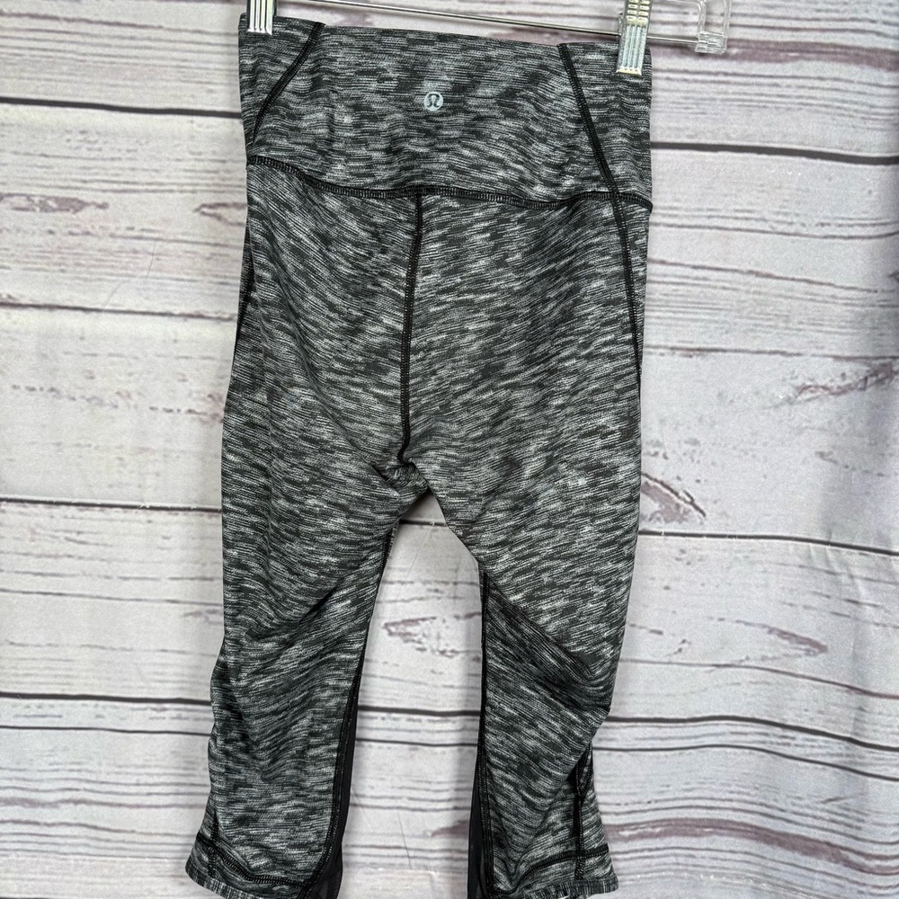 Lululemon Drop It Like It's Hot Crop Leggings Size 2 - Picture 4 of 11